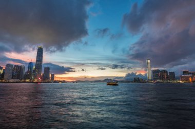 Victoria Limanı Panoraması, Hong Kong Şehri Alacakaranlıkta