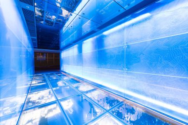 Modern mimarinin gelecekteki yürüme yolunun iç görünümü