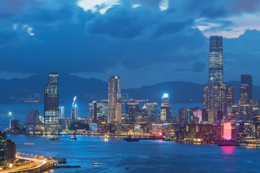 Victoria Limanı, Hong Kong şafağında.