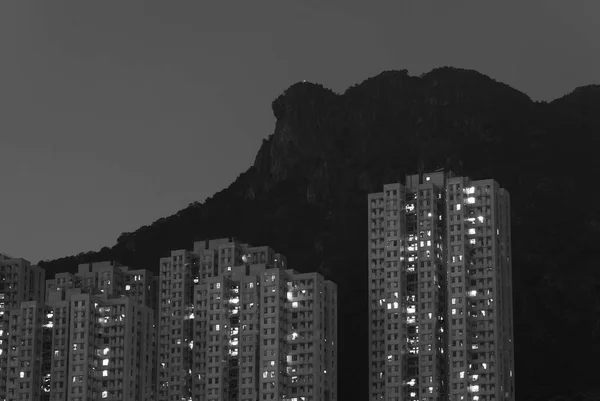 Bâtiment Reisdential Sous Roche Lion Dans Ville Hong Kong Nuit — Photo