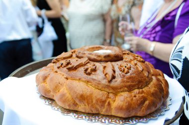 Düğün somun. Ekmek ve tuz gelin ve damat Rus düğün gelenekleri.