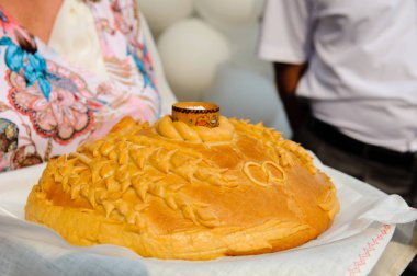 Düğün somun. Ekmek ve tuz gelin ve damat Rus düğün gelenekleri.