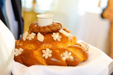 Düğün somun. Ekmek ve tuz gelin ve damat Rus düğün gelenekleri.