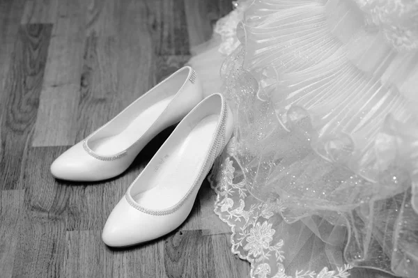Par Sapatos Salto Branco Feminino — Fotografia de Stock