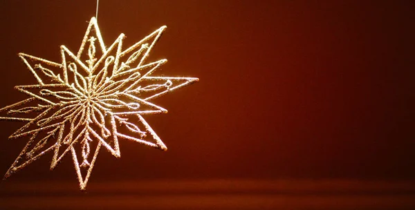 Dekorativa Guldstjärna För Inredning New Year Snöflinga — Stockfoto