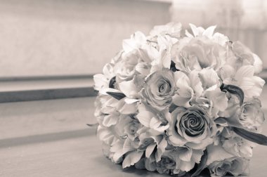 Güzel düğün gül buketi. Siyah ve beyaz.