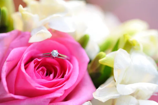 Anillo Boda Capullo Rosa — Foto de Stock