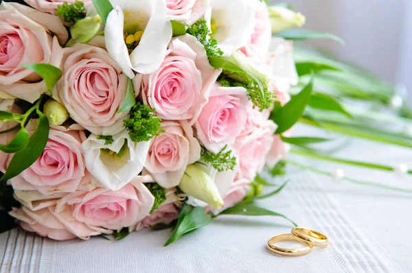 Bagues Mariage Bouquet Mariée Avec Roses Roses — Photo