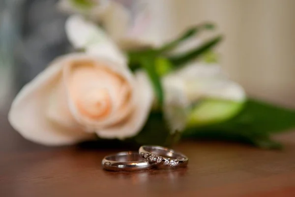 Anillos Boda Pequeño Ramo Rosa Beige Boutonniere Del Novio Accesorio — Foto de Stock