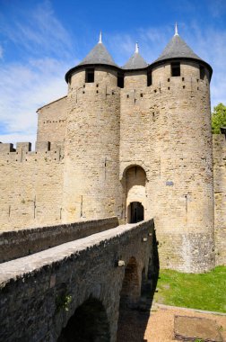Ortaçağ kapısı eski kale, Carcassonne, Languedoc - Roussillon, Fransa için.