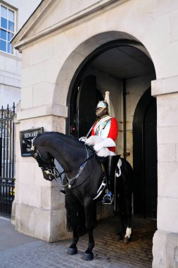 Londra 30 Eylül 2015: Kraliçe'nin at nöbetçi muhafızı.