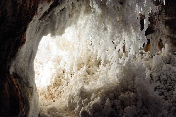 Caverna Sal Uma Mina Velha Com Estalactites Naturais Brancos — Fotografia de Stock