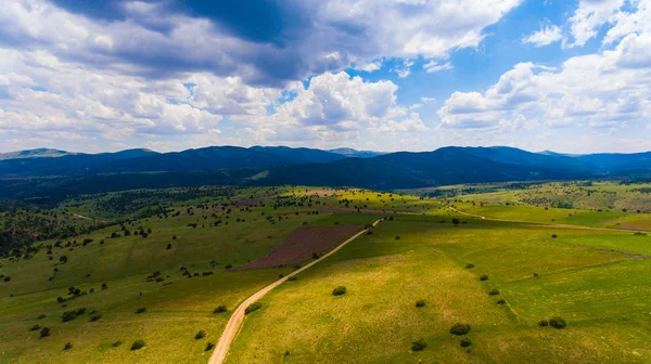 Türk doğal yeşil dağlar. Hava photograpyh. Sivas il. -Grsel 