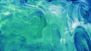 Soyut neon sıvı turkuaz arka plan. Mavi ve masmavi renk degradeli akrilik fırça darbeleri.