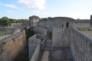  Belgorod-Dniester Kalesi - tarihi bir anıt ve XIII-Xv yüzyılların şehir planlama. Ukrayna toprakları üzerinde en iyi korunmuş kale biridir..      .           .  .        .   .