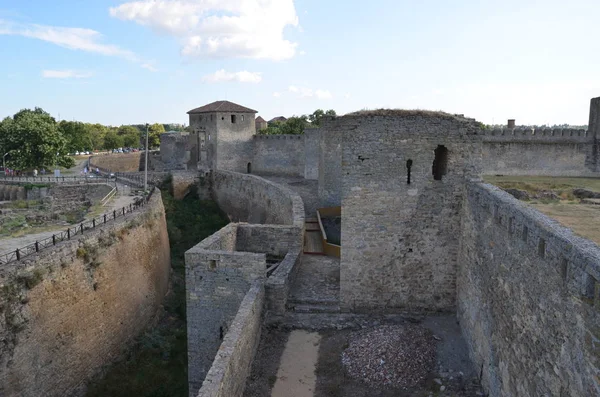  Belgorod-Dniester Kalesi - tarihi bir anıt ve XIII-Xv yüzyılların şehir planlama. Ukrayna toprakları üzerinde en iyi korunmuş kale biridir..      .           .  .        .   .