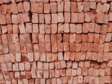 Kırmızı tuğla yığını