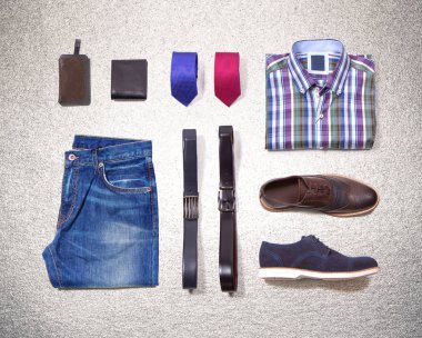 Gümüş arka plan düzen erkek giysileri