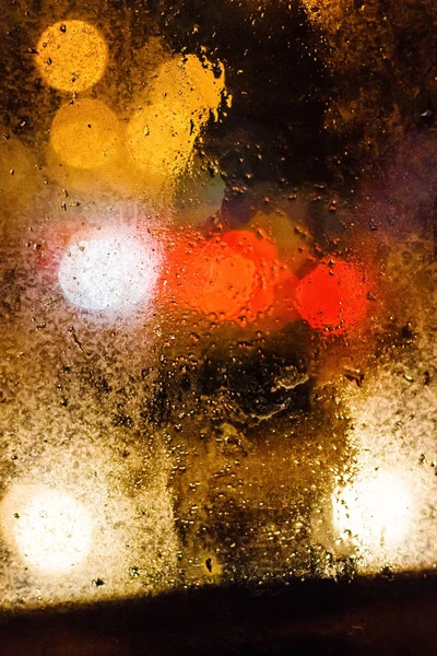 Krople deszczu na oknie z bokeh — Zdjęcie stockowe