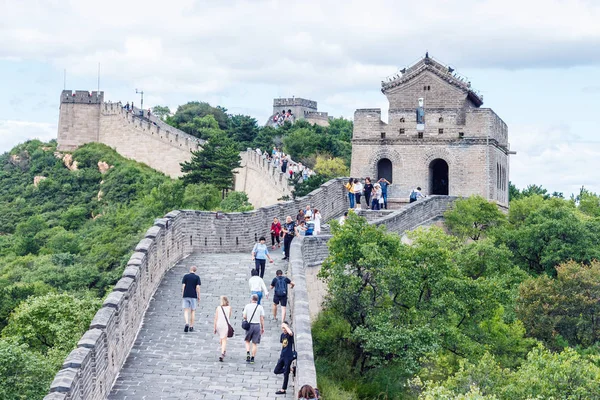 La gente en la Gran Muralla de China — Foto de Stock