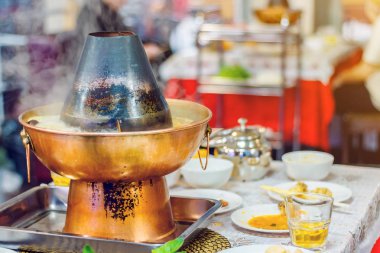 Bir tatil tabloda Çince güveç