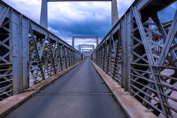 Eine Atemberaubende Brücke Einem Stürmischen Tag Stockfoto