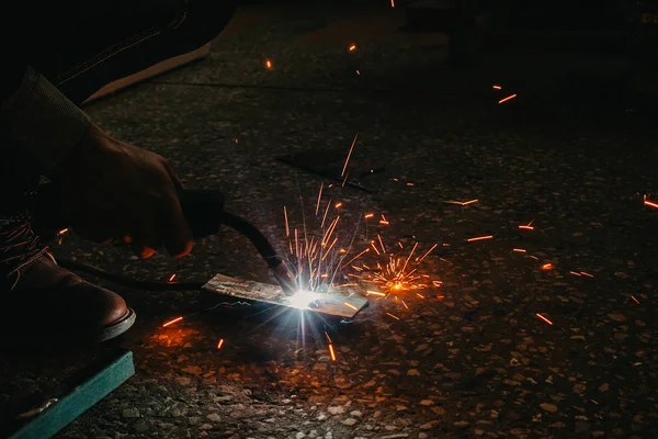Bright Sparks Semi Automatic Welding — Stock Photo, Image