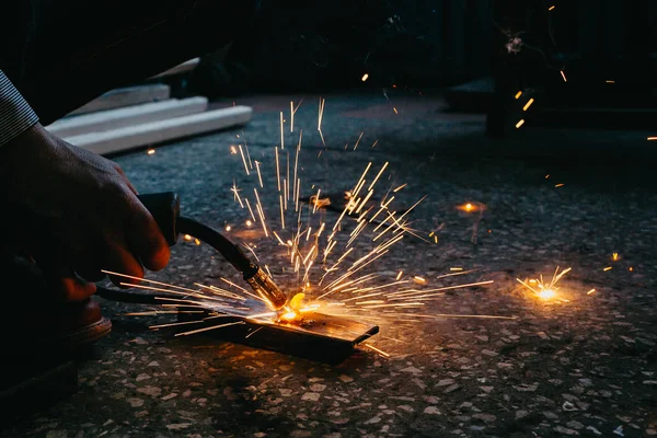 Lichtfunken Beim Halbautomatischen Schweißen — Stockfoto