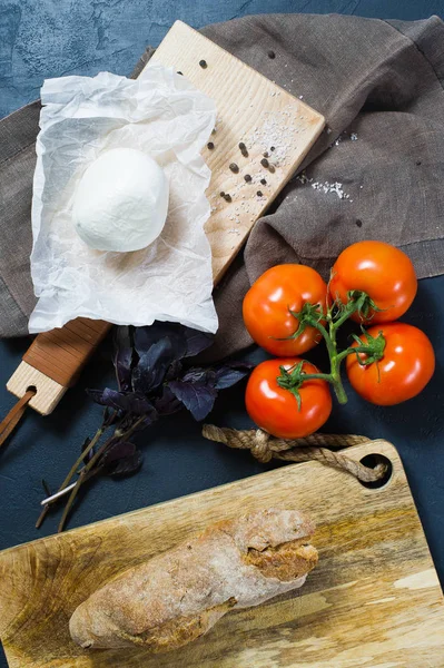 Italian Mozzarella Cheese Tomatoes Basil Ingredients Caprese Salad Top View — Stock Photo, Image
