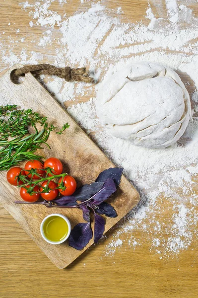 Ingredientes Para Focaccia Masa Tomates Romero Tomillo Albahaca Aceite Oliva — Foto de Stock