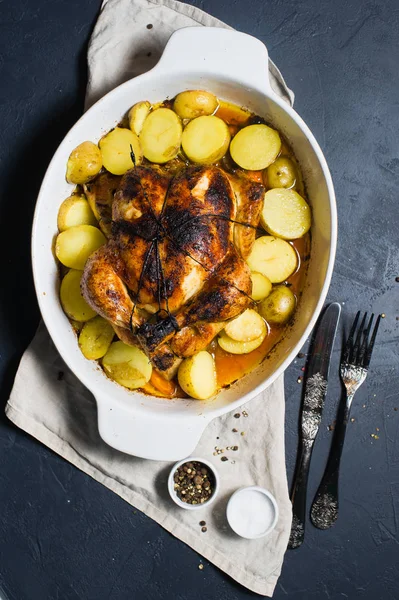 Kiln Grilled Chicken Side Dish Potatoes Dark Background Top View — Stock Photo, Image