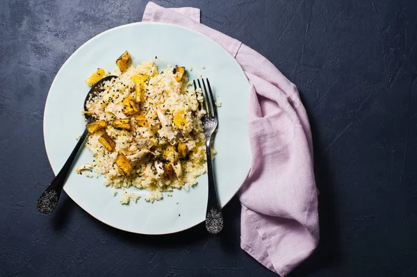 Abóbora Assada Quinoa Vegan Comida Saudável Fundo Escuro Vista Superior — Fotografia de Stock