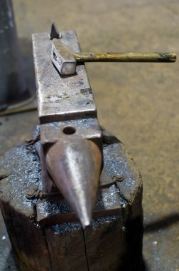 Demirci örs çekiç