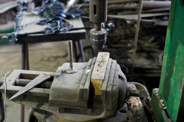 Bir demirci otantik araçları