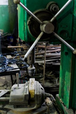 Bir demirci otantik araçları