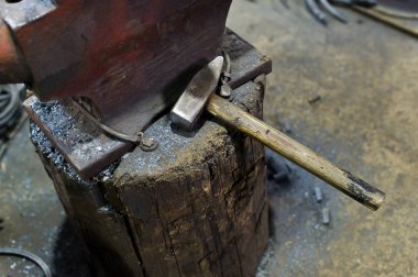 Otantik örs demirci