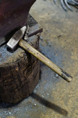 Otantik örs demirci