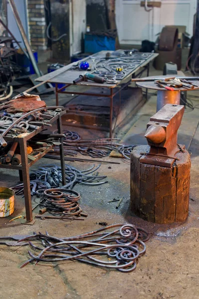 Otantik örs demirci