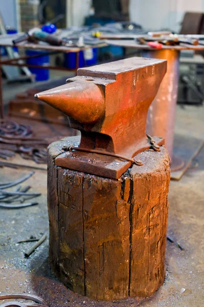 Otantik örs demirci