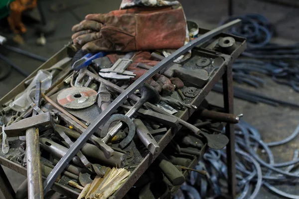 Bir demirci otantik araçları