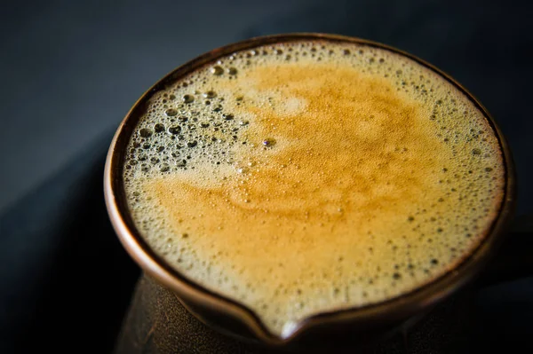 Kávé Bevezetésekor Turk Nek Fekete Háttér Felülnézet Közelről — Stock Fotó