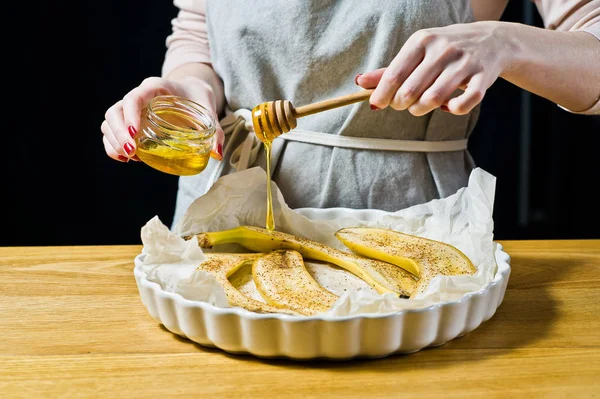 Chef Pours Honey Slices Bananas Baking Dish Cooking Fried Bananas — Stock Photo, Image