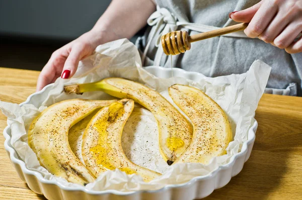 Chef Pours Honey Slices Bananas Baking Dish Cooking Baked Bananas — Stock Photo, Image