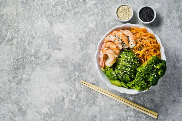 Buddha Bowl Ingrediënten Garnalen Avacado Wortelen Broccoli Rijst Evenwichtige Voeding — Stockfoto