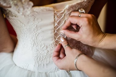 Annemin elleri gelin gelinlik korse kravat