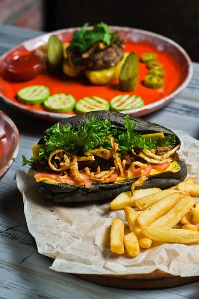 Sortiment jídla gurmánské maso. Boční pohled na restauraci stůl kon — Stock fotografie