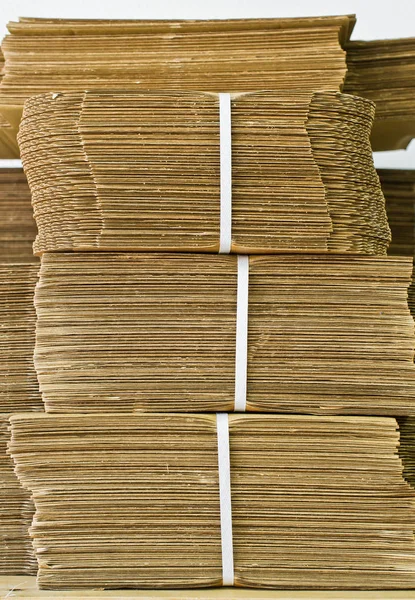 Corrugated cardboard for packing. horizontal lines with wavy lin — Stock Photo, Image