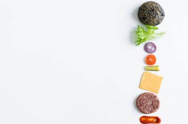 Beyaz arka plan üzerinde siyah Burger için Malzemeler.