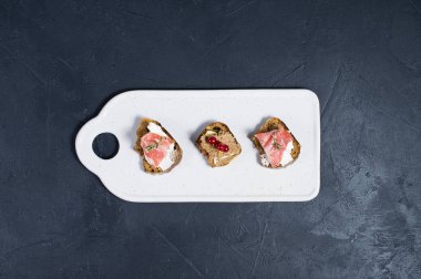 İtalyan antipasti pate, Parma ve salam tost ile.