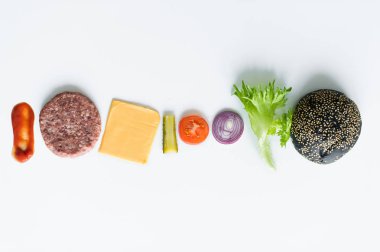 Beyaz arka plan üzerinde siyah Burger için Malzemeler.